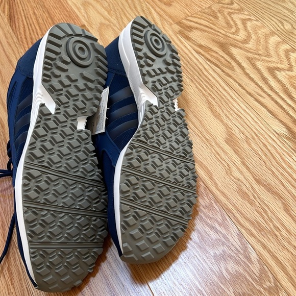 NIB! Adidas mens SZ 9, Racer lite original running shoes . - Picture 5 of 12